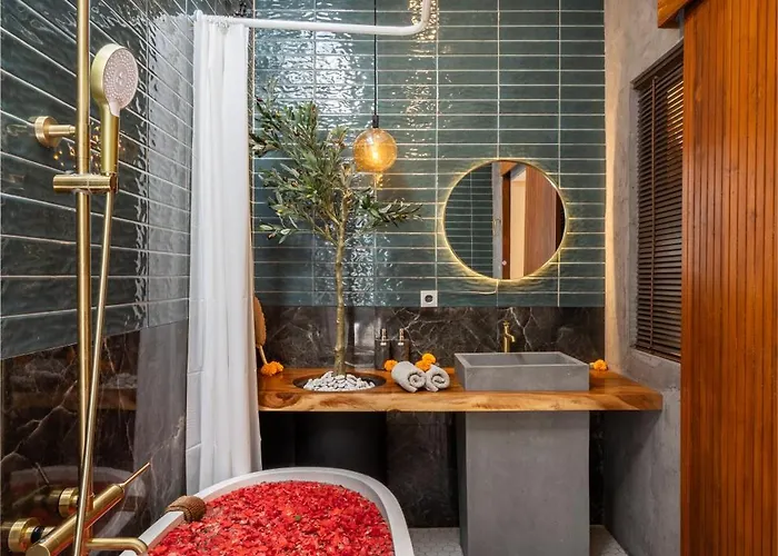 Modern And Petite 2bd Construction Near