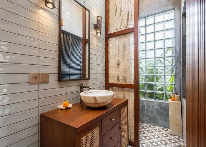 Modern And Petite 2bd Construction Near Villa *
